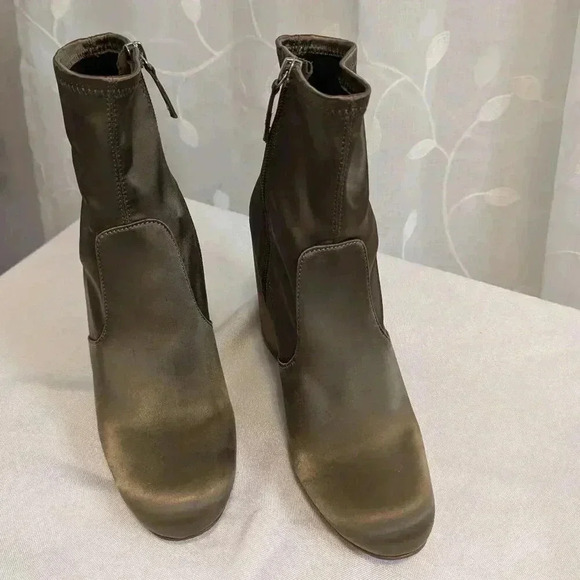 Steve Madden Olive Color Satin Look/Feel Ankle Boots, Size 8.5 - Picture 2 of 6
